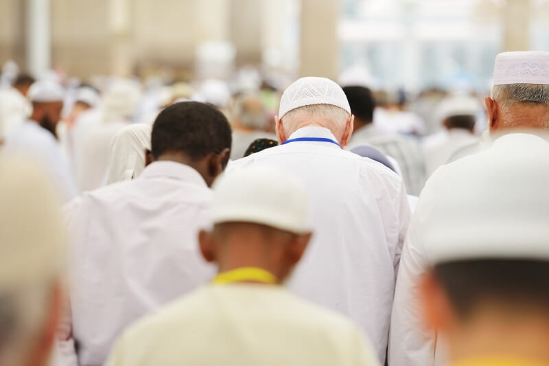 jemaah membaca doa iftitah dalam solat