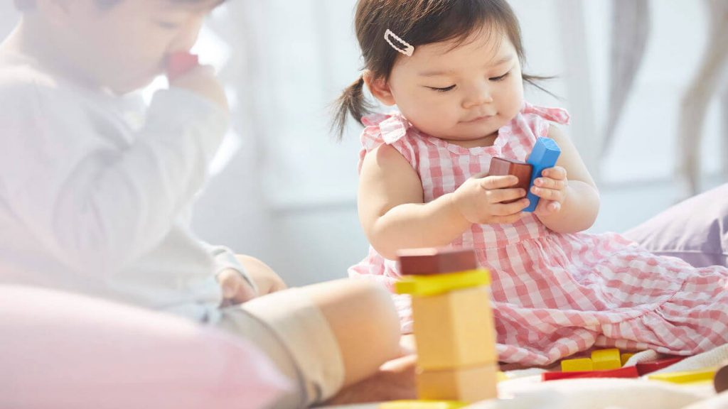 perkembangan bayi 1 tahun