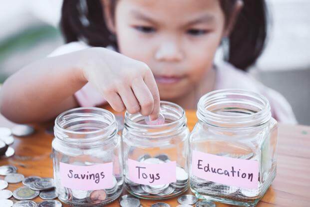 anak kecil mulakan amalan menabung