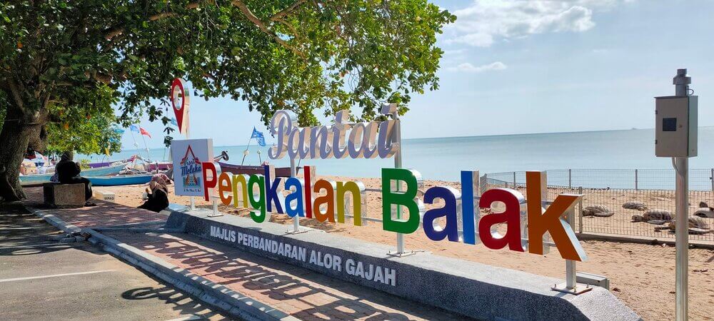 pantai di Melaka, pantai pengkalan balak