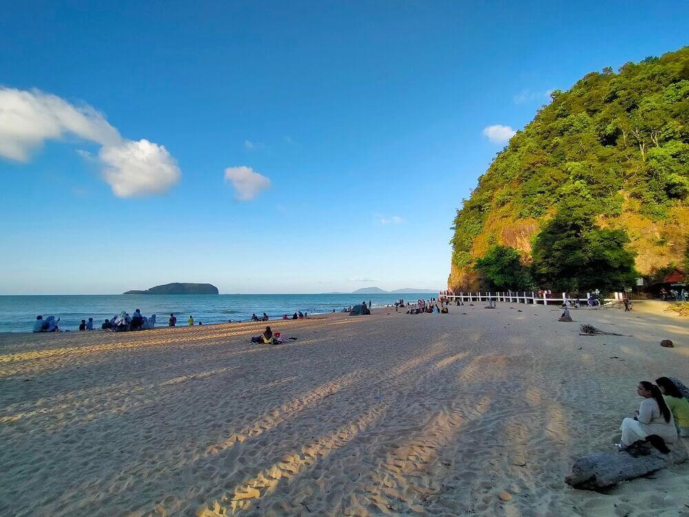 Pantai Bukit Keluang, pantai di Terengganu