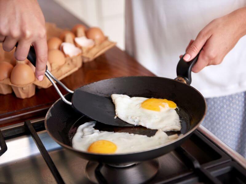 telur goreng - maut makan telur goreng